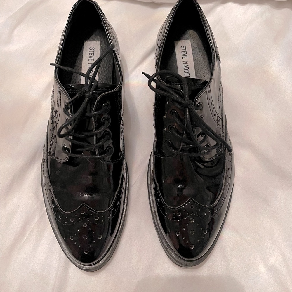 Black patent brogue wingtip Oxford Steve Madden women’s shoes size 10